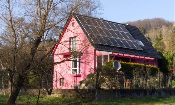 Quelle est la meilleure configuration pour des panneaux solaires sur une toiture inclinée?