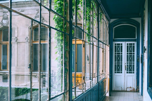 Quelles précautions à prendre lors de l'installation d'un poêle à pellets dans une véranda?